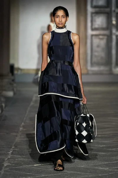 Look 28